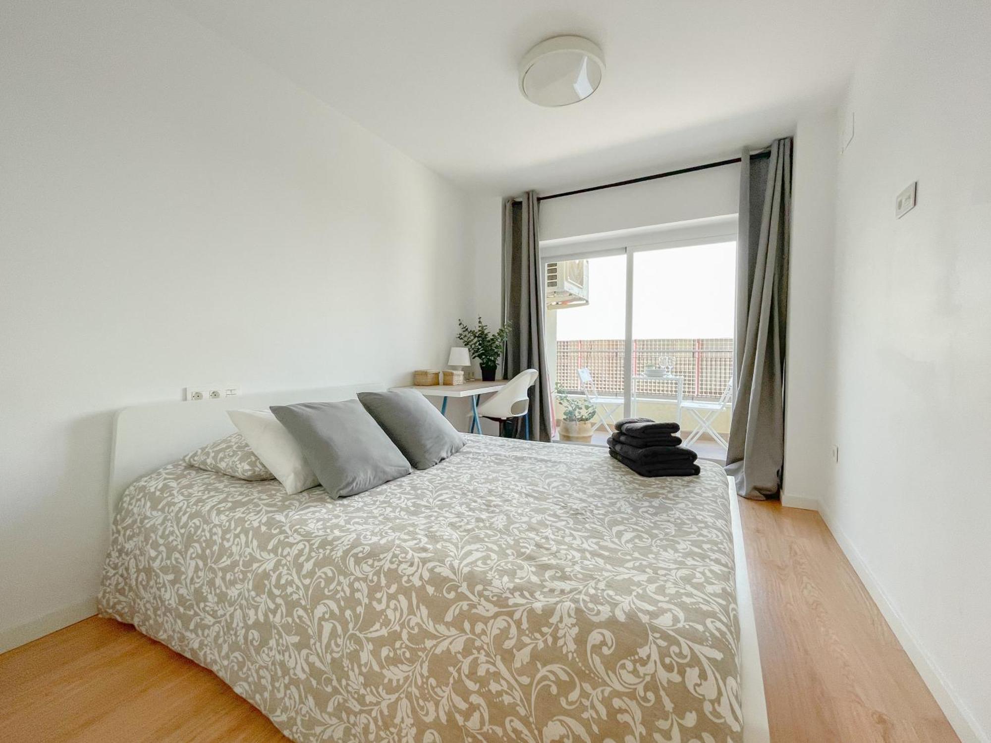 Moderno Apartamento Plz De La Merced Малага Екстер'єр фото