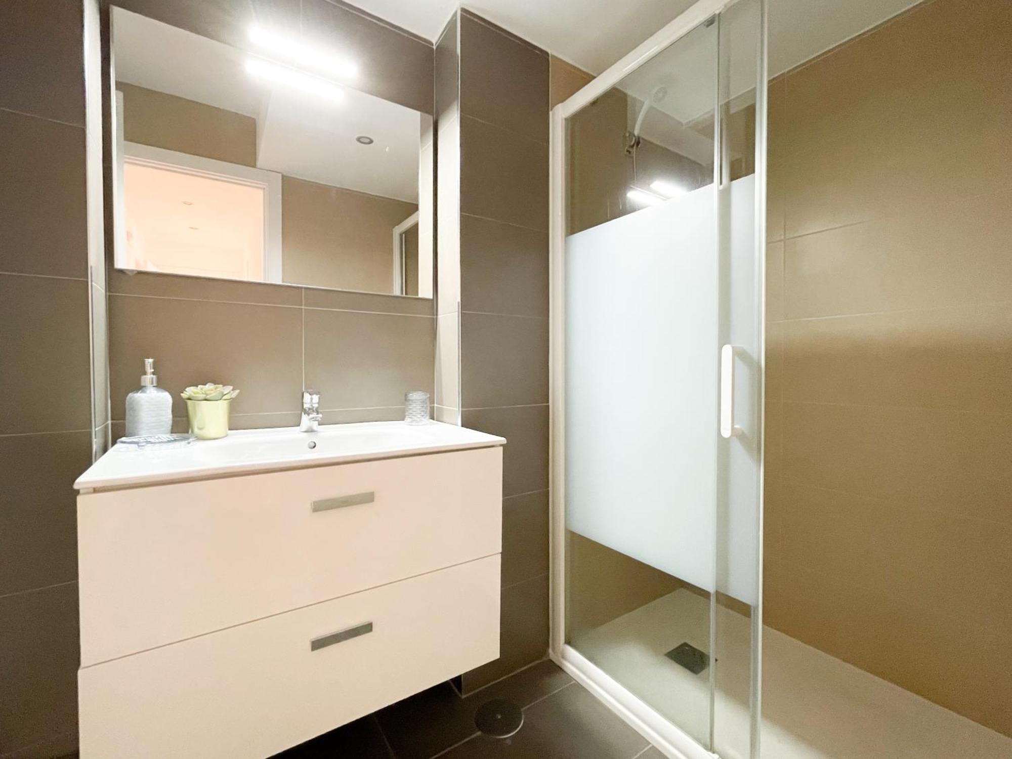 Moderno Apartamento Plz De La Merced Малага Екстер'єр фото