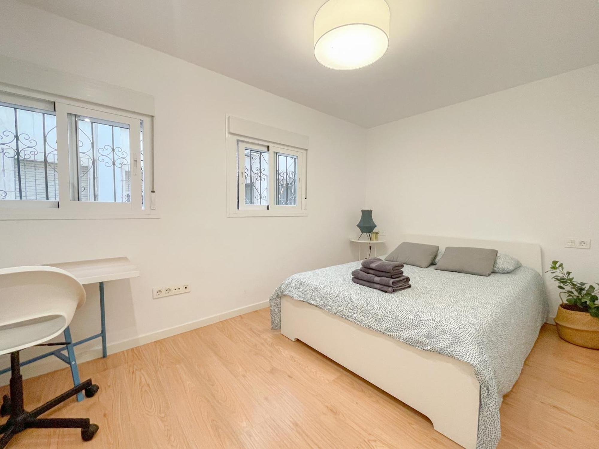 Moderno Apartamento Plz De La Merced Малага Екстер'єр фото