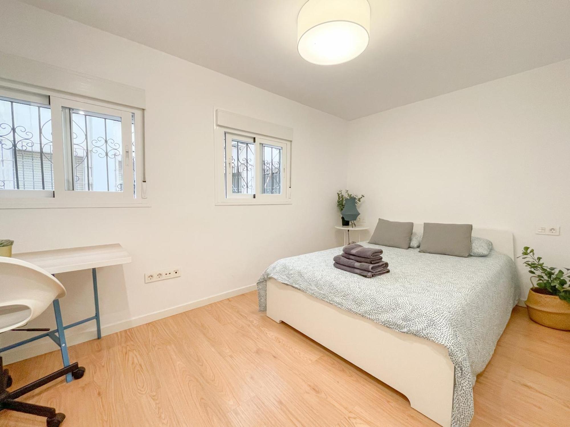Moderno Apartamento Plz De La Merced Малага Екстер'єр фото