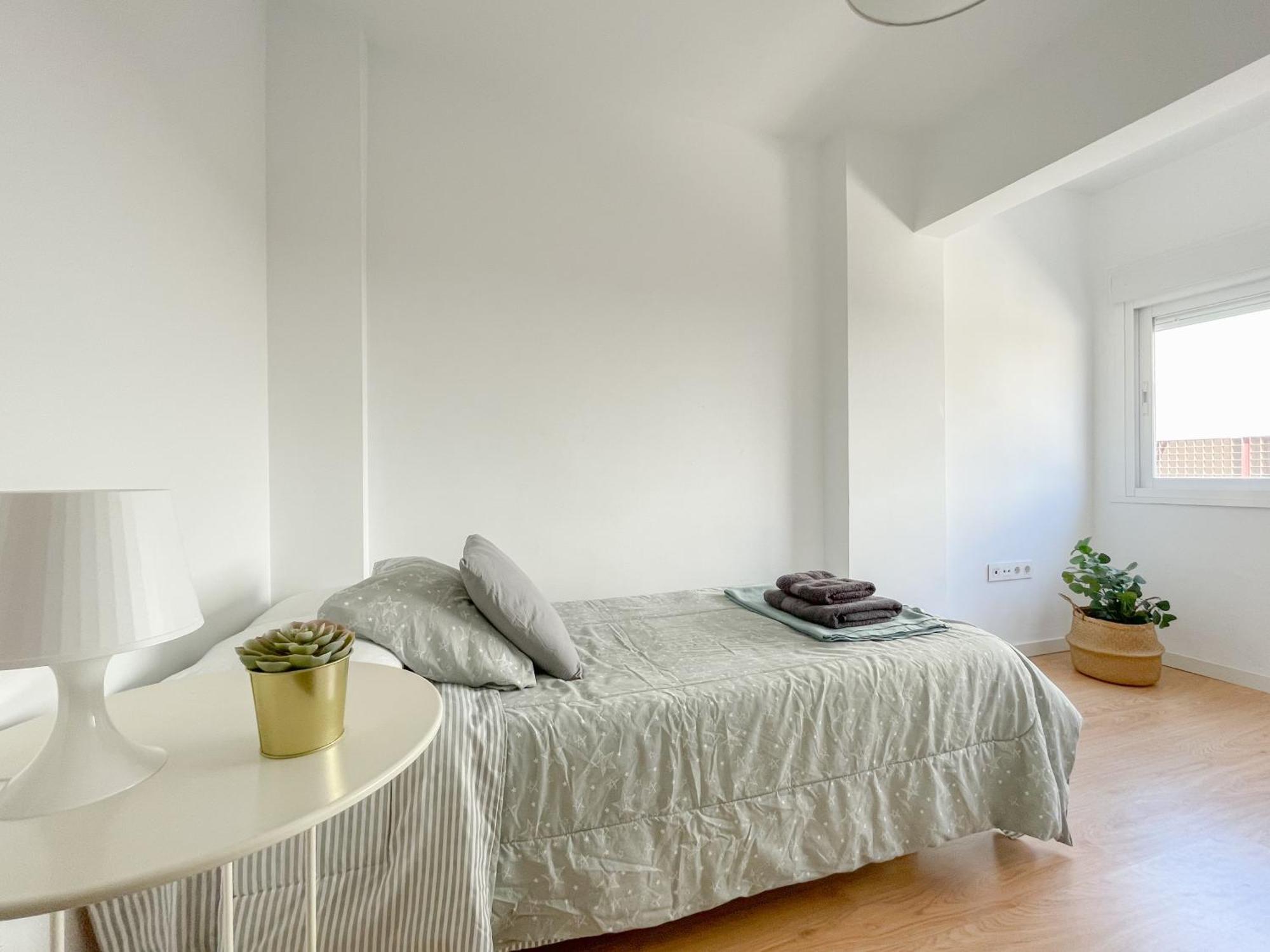 Moderno Apartamento Plz De La Merced Малага Екстер'єр фото