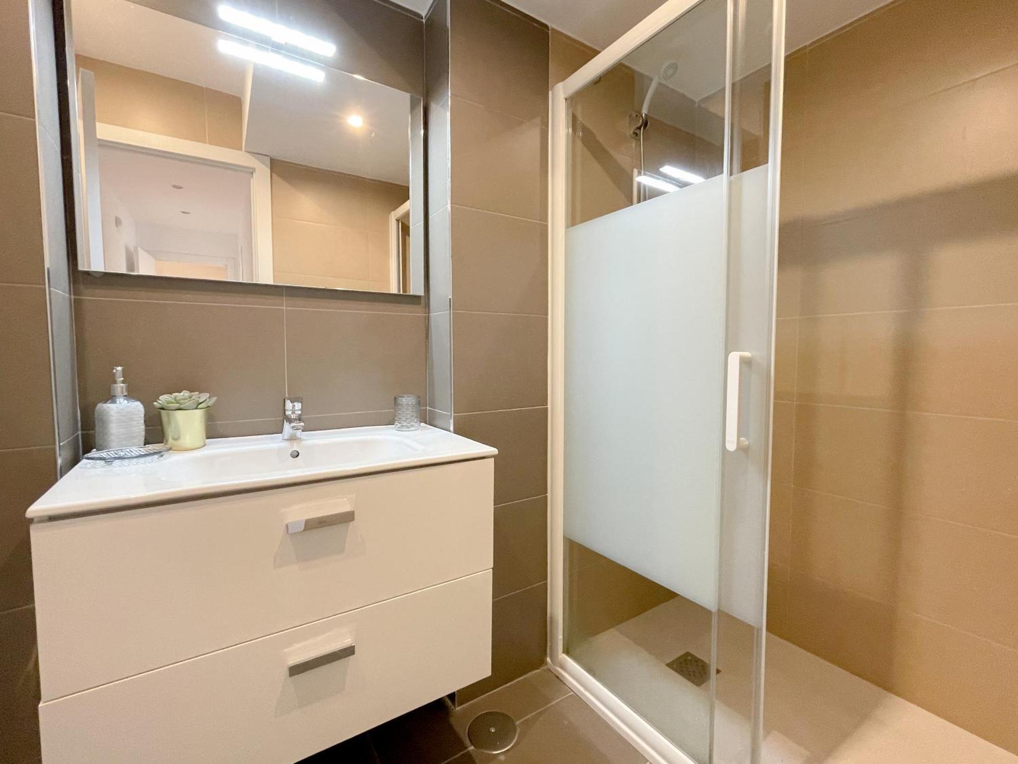 Moderno Apartamento Plz De La Merced Малага Екстер'єр фото